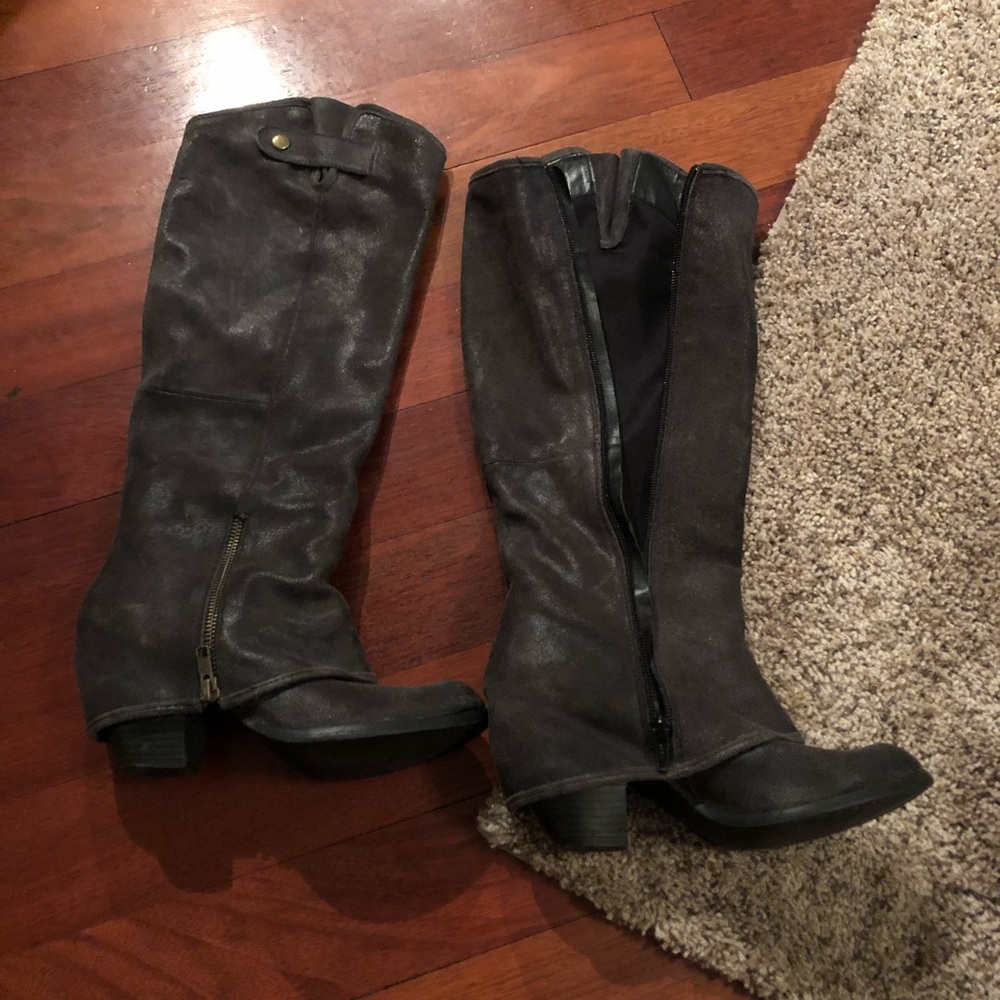 Fergie brand gray boots